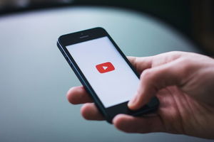 Cover Image for 5 Ways To Use Video Content To Get Customers